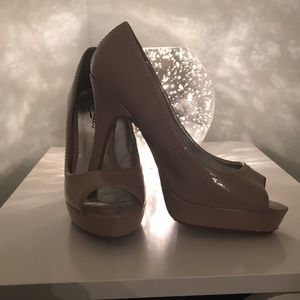 High heel platform pump